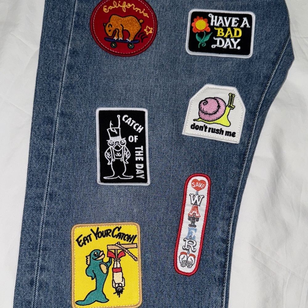 Stylish Blue Wide Leg Jeans with Fun Patches.Size 33x30 - Picture 7 of 11